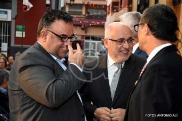  Telde con el empresario Grisaleña en la lectura del pregón de Santiago 2018 (Foto Antonio Alí)